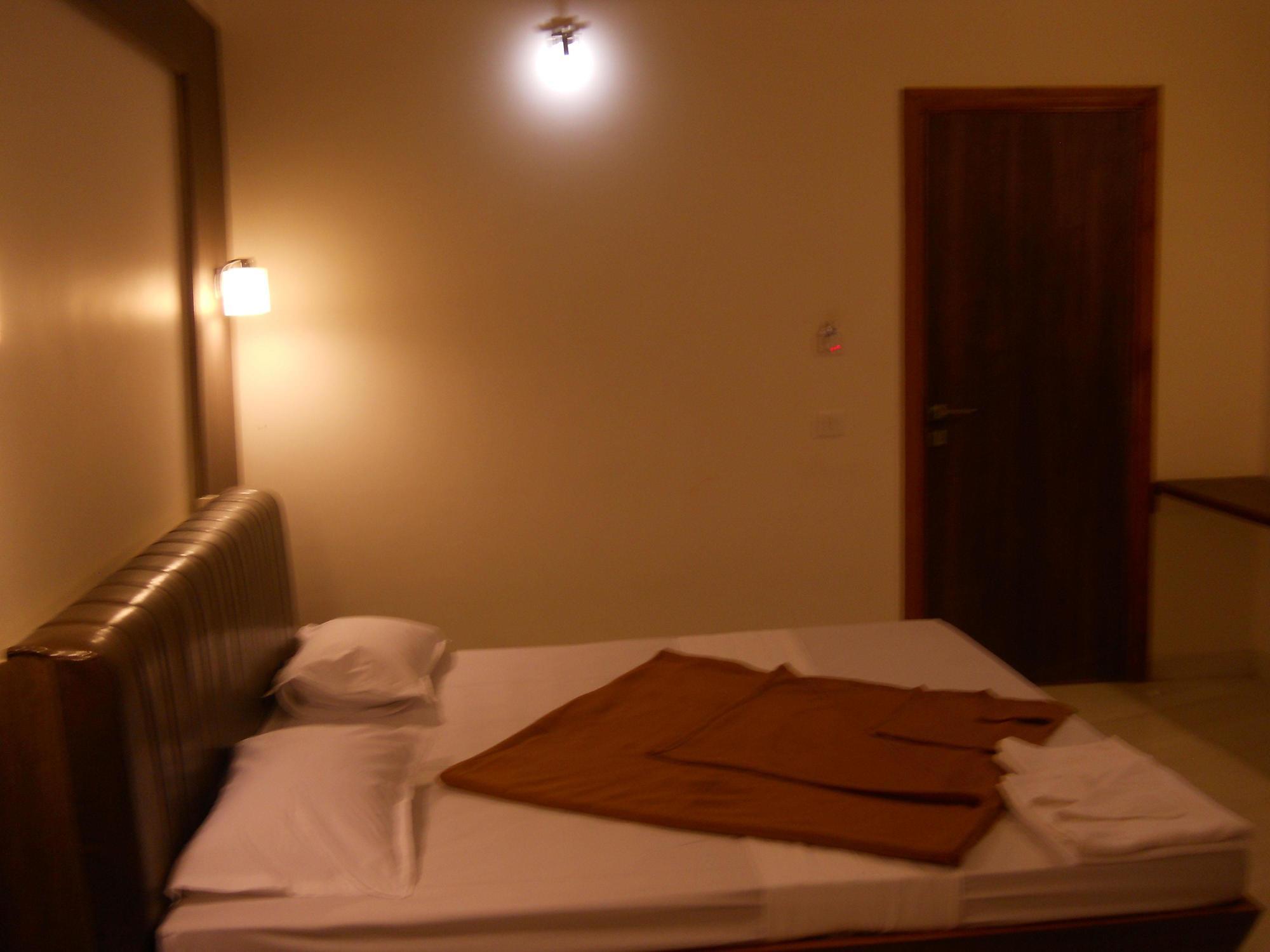 Hotel Grand 3D Bhuj Exteriér fotografie